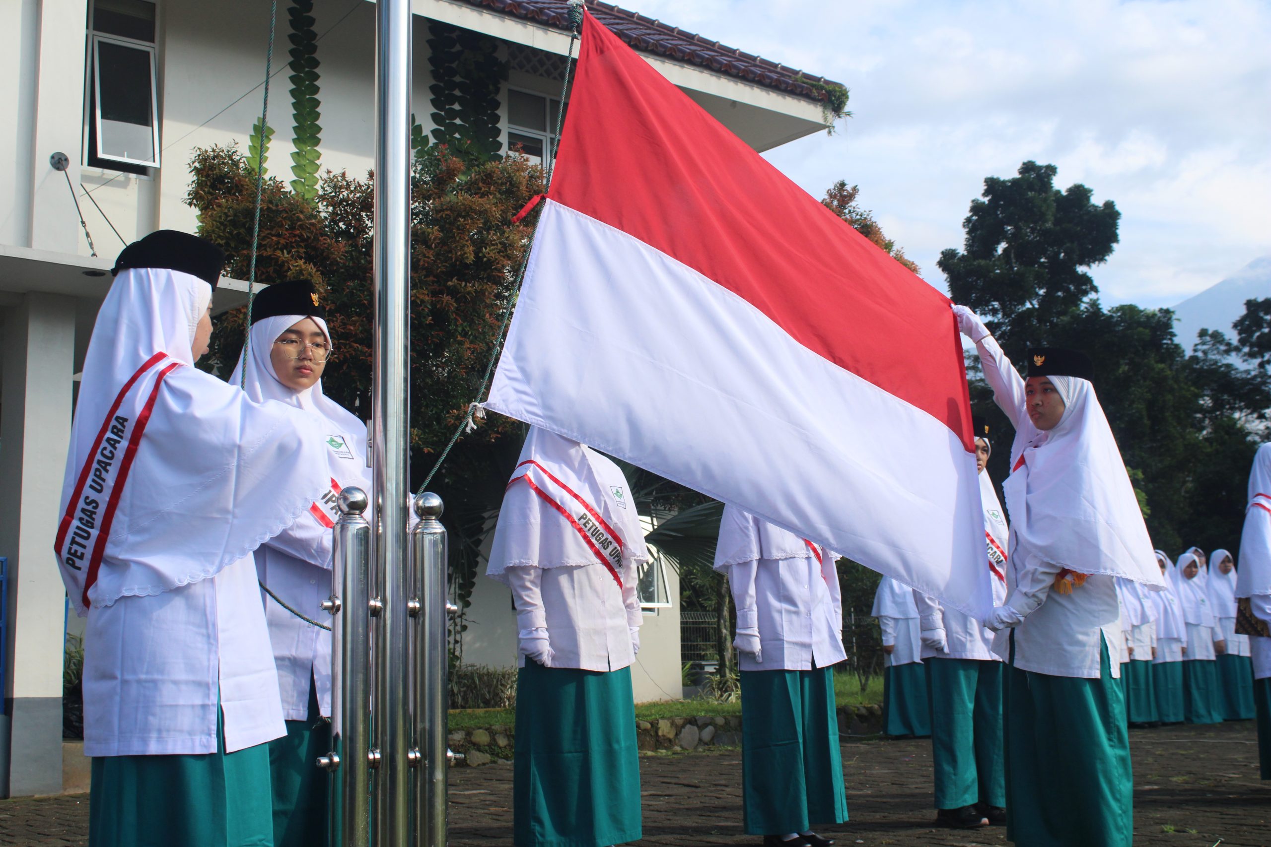 Peringatan HUT ke-77 RI, AABS Purwokerto Adakan Upacara Bendera hingga Lomba Agustusan