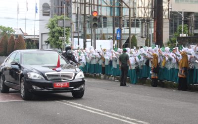 Sorak Keceriaan Siswa-siswi AABS Purwokerto Menyambut Wapres Ma’ruf Amin di Muktamar 41 Al Irsyad Al Islamiyyah