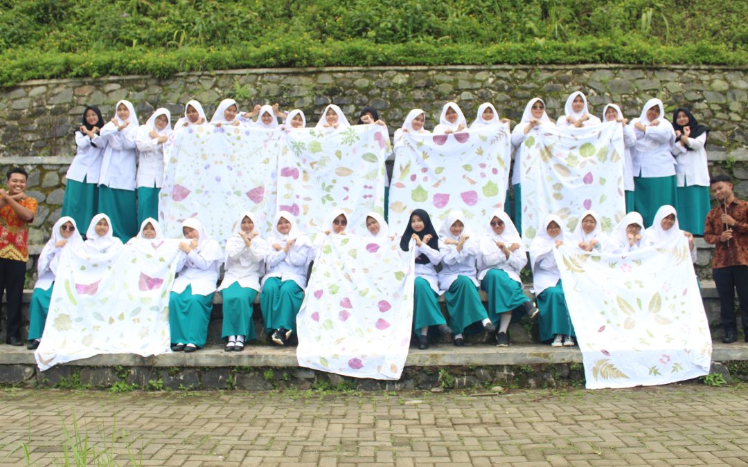 Hasil Karya Siswa Batik Ecoprint Bahan Alami