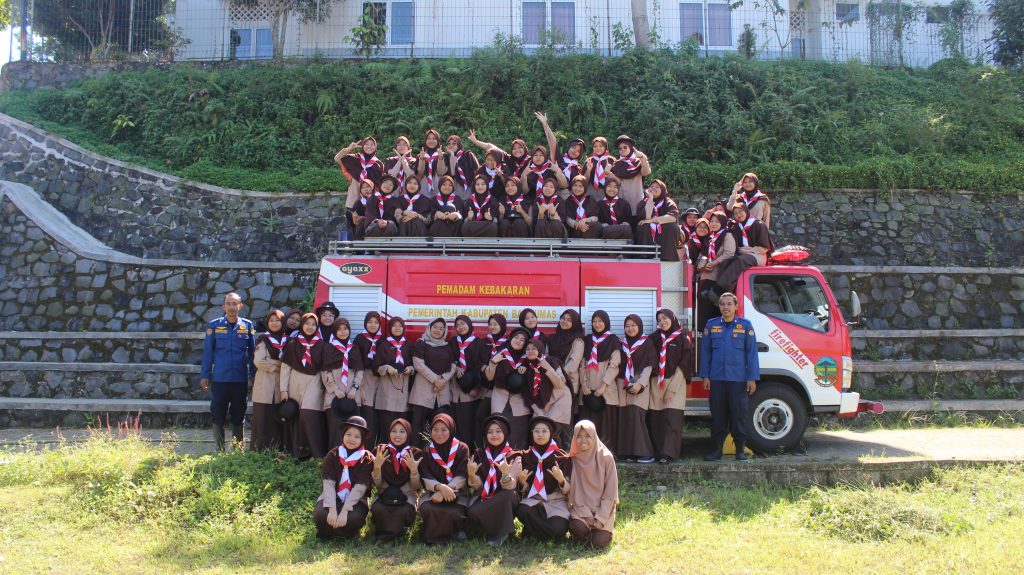 Foto bersama dengan tim khusu pemadam kebakaran (Damkar) Kabupaten Banyumas
