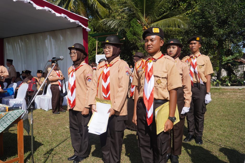 Siswa-siswi SMA AABS jadi petugas upacara Hari Pramuka ke-62