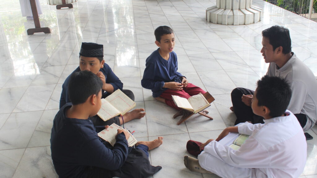 Halaqoh Al Quran di masjid Fatimatuzzahra