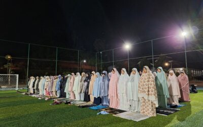 Santri AABS Salat Tahajud Berjama’ah di Sport Centre