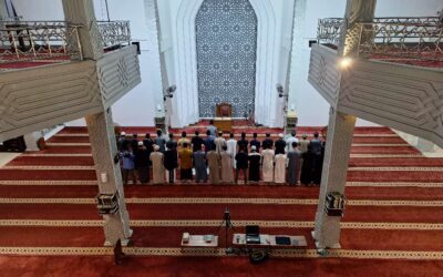 Khusyuk! Santri AABS Salat Malam di Masjid Jenderal Soedirman