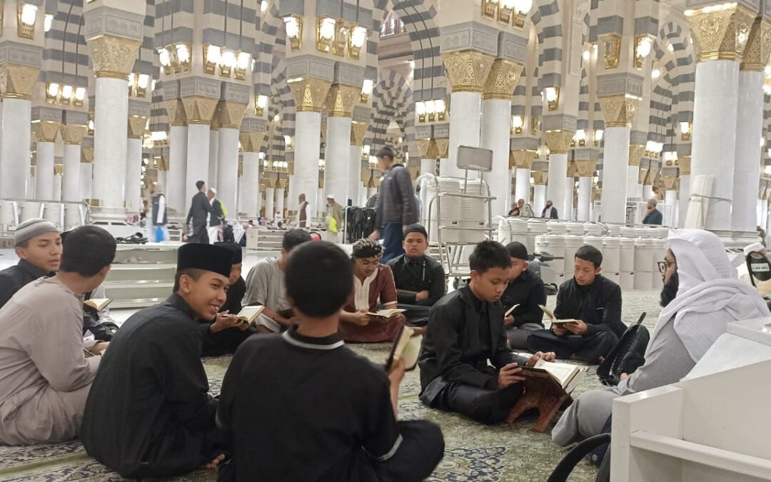 Halaqah Al Quran di Masjid Nabawi, Siswa AABS Maksimalkan Waktu dengan Para Syekh