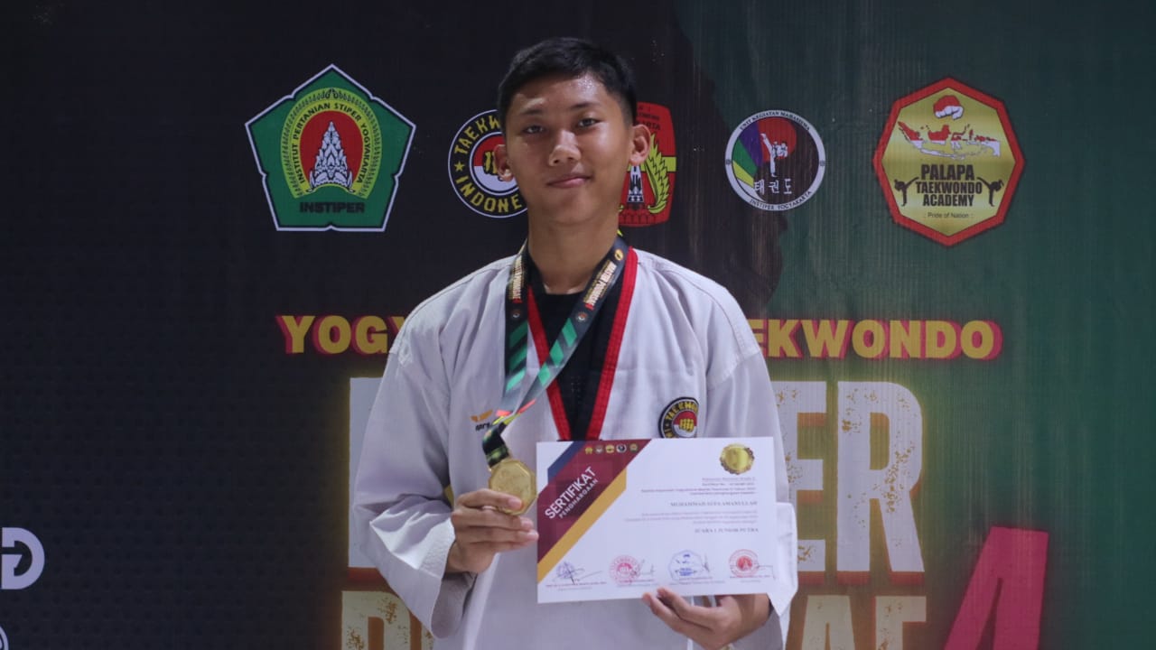 M. Aufa Amanullah, siswa SMP AABS Purwokerto Juara 1 Kejuaraan Taekwondo Yogyakarta Poomsae ke-4 Tingkat Nasional Tahun 2024.