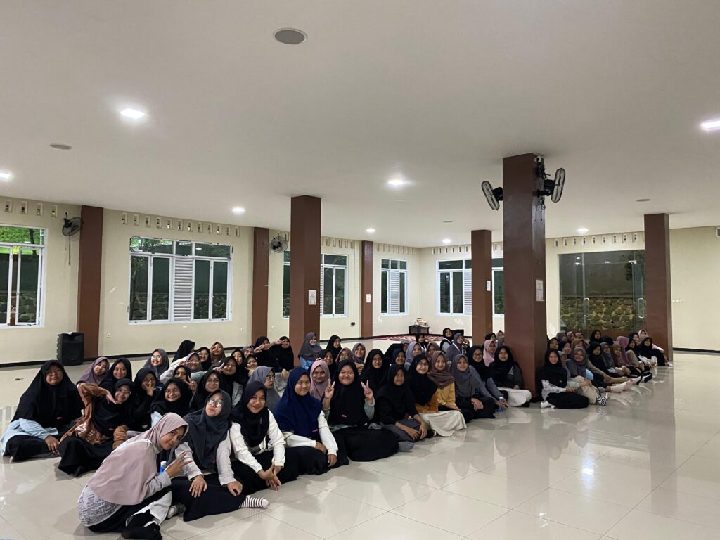 Melatih kepedulian dan kemandirian siswa